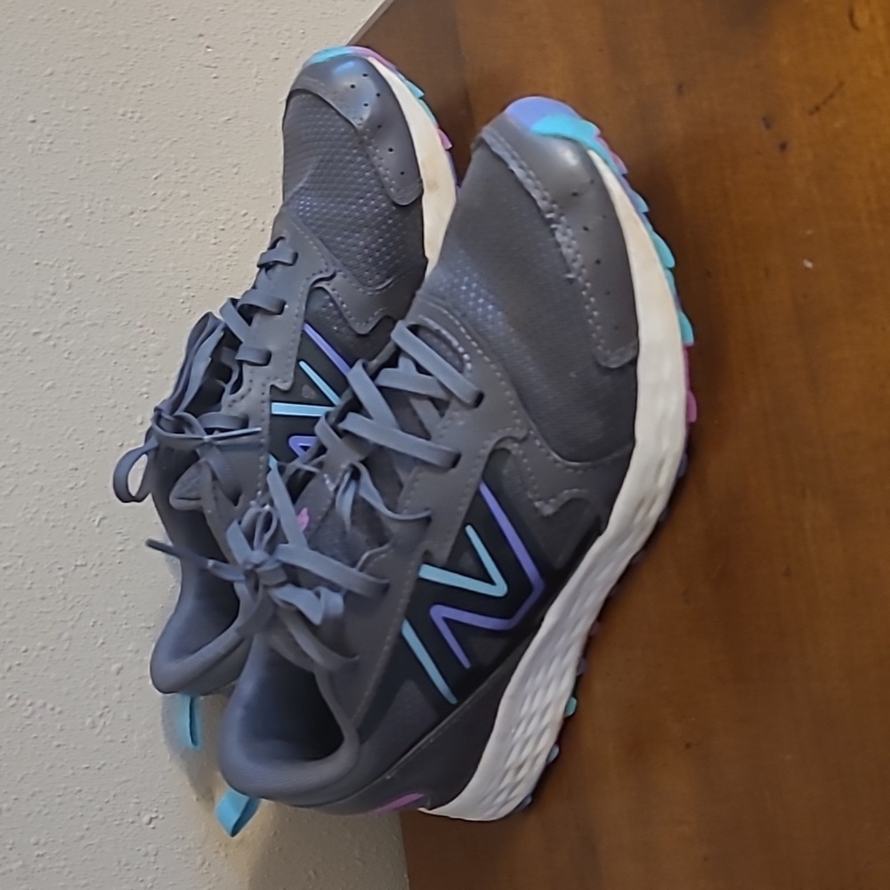 Girls New Balance shoes, Size 5